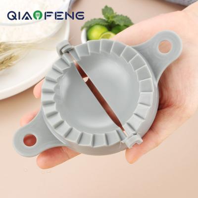 China Kitchen Disposable Wholesale Accessories Plastic Manual Dumpling Press Molds for sale