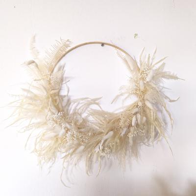 China Wholesale Preserved Plants Minimalist Wedding Decorative Backdrop Wreath Made From White Dried Flowers for sale