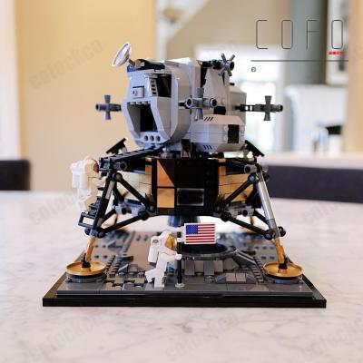 China DIY TOY Model Building Blocks Apollo 11 Lunar Lander 1087pcs/set Compatible Create Expert 10266 50004 For Kids Christmas Gifts for sale