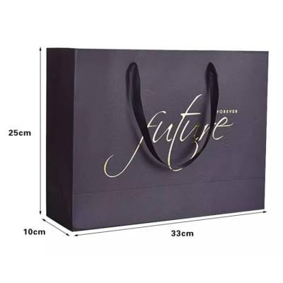 China Recyclable Custom Black Strong Glossy / Glossy Paper Bag Custom Made For Winter Apparel Packaging for sale