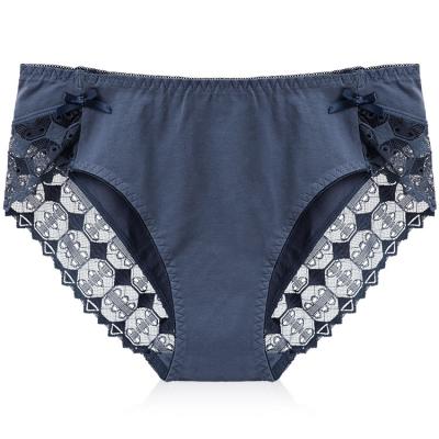 China Women's Fat Women's Lace Cotton Panties Sexy Wholesale Breathable Underwear Plus Size Mid Waist Panties for sale