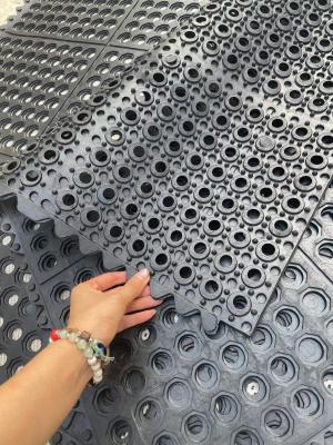 Cina Anti-Static Rubber Hole Mat  Static Dissipative Rubber Mat Punctured Anti-Static Rubber Mat in vendita