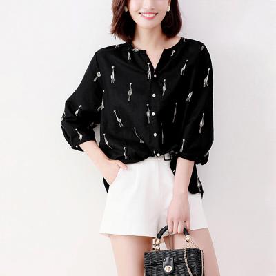 China Lady Shirts Slim Fitting 2022 Summer Viable Spring Cotton Smart Canvas V-Neck Print White Black Shirts for sale