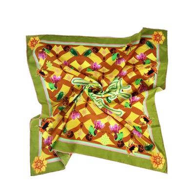 Chine Square Twill Wholesale Satin Polyester Scarf Women Silk Bandana Custom Design Silk Main Scarves With Logo à vendre