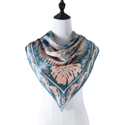 中国 Hot Selling Turkish Printed Silk Hijabs Square Satin Square Scarf Latest Large Square Scarf 販売のため