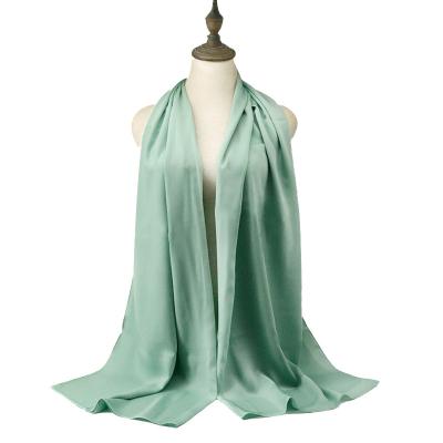 中国 2020 New Factory Breathable Solid Color Scarf Women Chiffon Hijab Latest Design 販売のため