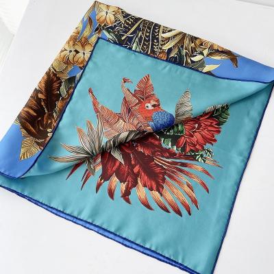 中国 Soft Elegant Luxury 100% Pure Silk Silk Scarf Square Scarves And Hair Wraps For Women 販売のため