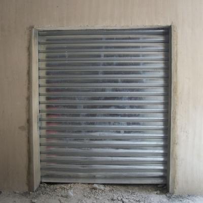 China Modern Panel Wind Proof Manual Steel Material Roll Up Doors for sale