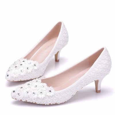 China Durable Crystal Queen 5cm Heel White Flower Lace Wedding Shoes Bridal Princess Flat Heel Pearl Pumps for sale