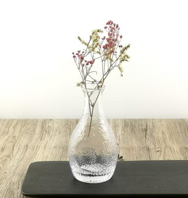 China Country Handmade Round Embossed Transparent Crystal Glass Bud Vase For Flowers for sale