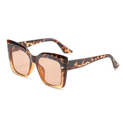 China Women 2023 Square Sunglasses Fashion Sun Glasses Ladies Vintage Designers Glass Frame Sun Glasses for sale