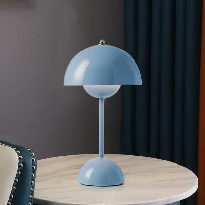 China Modern Metal Table Lamp Bedroom Bedside Bar Decoration Lighting Fixtures LED Night Light Desk Lamps for sale