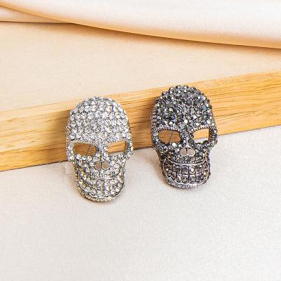 China Fashion Statement Silver Plated Crystal Rhinestone Hollow Skull Head Men's Brooch Pin For Suit Brooches for sale