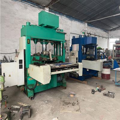 China Blister Forming Machine Wholesale Automatic Mechanical Arm Double Side Automobile Feeding And Picking Hydraulic Cutting Machine for sale