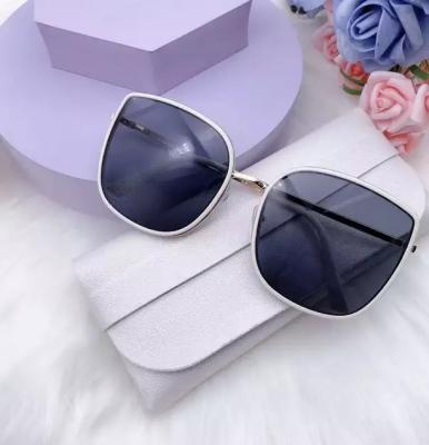 China 2021fashion New Fashion Black Resin Glasses Sunglasses Polarized Unisex White Sun Glasses Frame Sun Glasses for sale