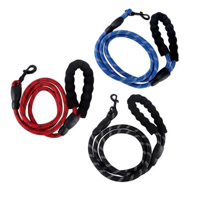 China Popular Comfortable Padded Handle And Highly Reflective Wires Dog Leashes For Small Medium Large Dog for sale