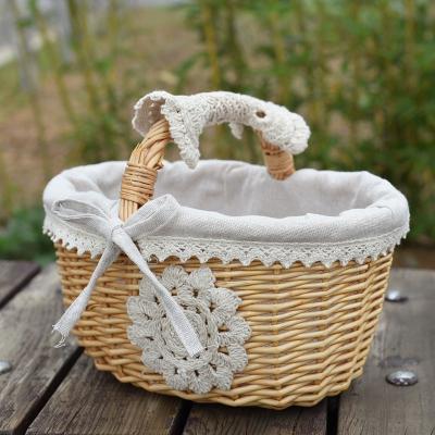 China Wholesale handmade empty picnic willow liner basketcloth storage egg flower wicker gift basket with lace for sale for sale