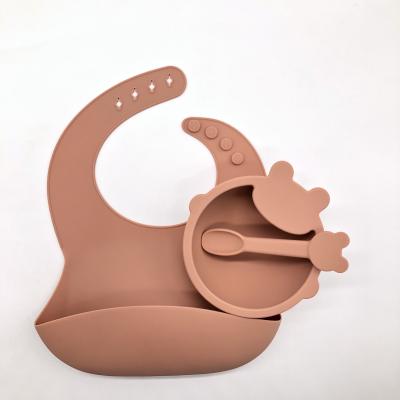 China Eco-friendly Soft Silicone Baby Feeding Bowl Silicone Baby Feeding Bib Children's Suction Bib With Spoon for sale