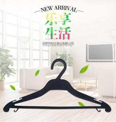 China Staple Factory Wholesale Clothes Dress Plastic Black Hangers for sale