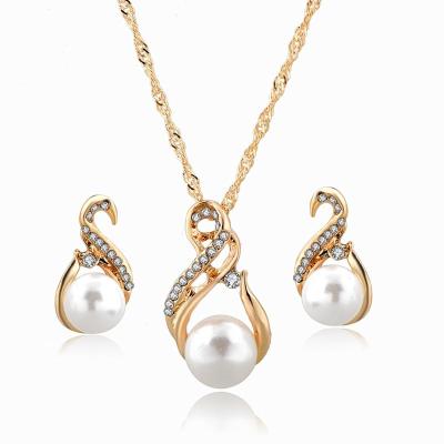 China Girl Jewelry Set 2022 Hot New Style Pearl Necklace Earrings Set Popular Gift Equalizing Necklace For Girl for sale