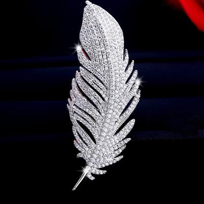 China Factory Coat Suit Korean Fashionable Pin Zircon Corsage Feather Smiley Flower Butterfly Animal Brooches For Women And Men for sale