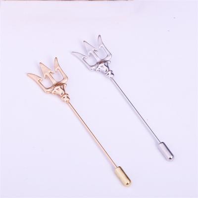 China Korean Luxury Fashion Designer Metal Corsage Metal Trident Suit Long Word Pins Brooches for sale