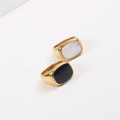 China Hiphop Engagement Ring White Shell 18K Stainless Steel Gold Ring For Men And Women for sale