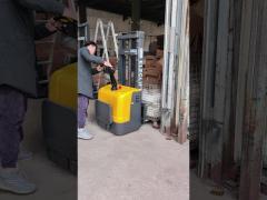 High Lift Pallet Truck 2000kgFull Electric Pallet Stacker Fork Width 550mm 685mm