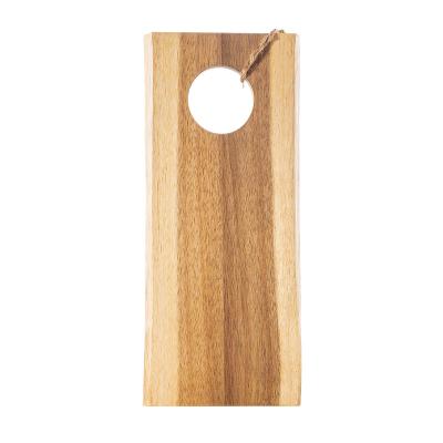 China Convenience Hanger Design Charcuterie Cheese Food Live Edge Acacia Wood Serving Cutting Board With Hole for sale