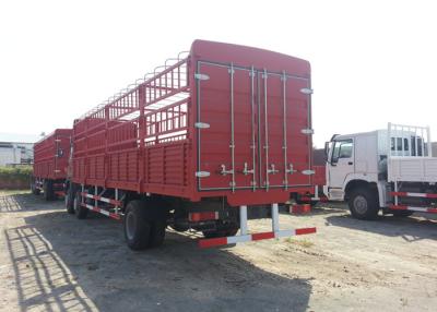 China Camión del transporte de la vaca de tres árboles, camión de 10 de ruedas ganado del caballo RHD que conduce la dirección en venta