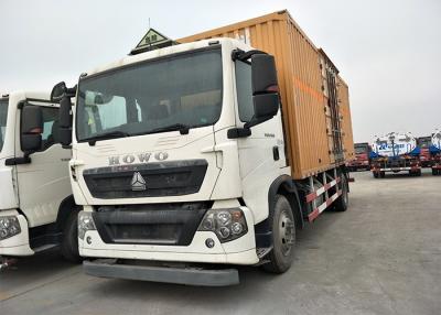 China camión de la pequeña caja de 4*2 7T SINOTRUK HOWO con la puerta de atrás y la sola puerta abiertas en venta