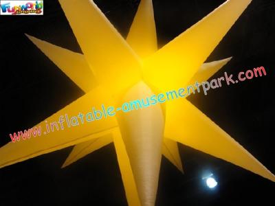 Chine Le PVC spécial a enduit la décoration légère gonflable de partie matérielle en nylon/étoile gonflable de LED à vendre