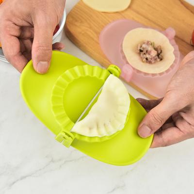 China Viable Plastic Jiaozi Ravioli Wonton Press Dumpling Making Kitchen Accessories DIY Tools Manual Dumpling Maker Mold for sale