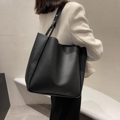 China 2023 New Motion Sensing Women Handbags Famous Brand Shoulder Bags Large Capacity Female Bags Shopping and Travel Bags Made of Leather for sale