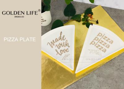 China Gepersonaliseerde Ceramische Plaatkom, Dienend de Plaat Gouden Patroon van de Driehoekspizza voor Voorgerecht Te koop