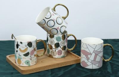 Κίνα New bone china mug with electroplating handgrip for home/office using fashion ceramic design προς πώληση