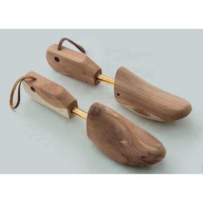 China Eco-Freindly Shopper House Adjustable Cedar Wooden Shoe Tree for Men and Women for sale