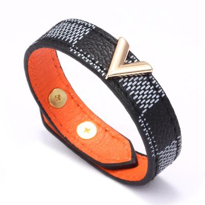 China Hot handmade fashion bracelet PUSHI jewelry bracelet alphabet initial v charm men bracelets genuine leather bracelets for sale