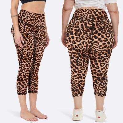 China Breathable yoga GYM women plus size logo size yoga capris pants high fit custom loose pants for women for sale