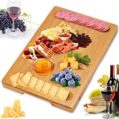 China Sustainable Wholesale High Quality Bamboo Food or Cheese Serving Board with Cutlery Set for sale