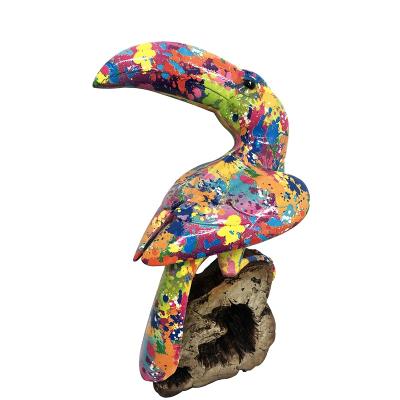 China Europe Featured Colorful Resin Toucans Statue For Outdoor Life Size Bird Figurines Polyresin Decor Garden Decor Modern Home Ornaments for sale