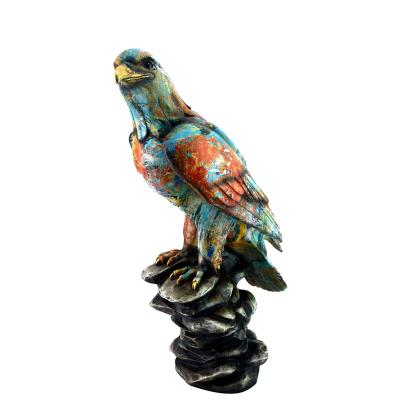 China New Europe Realistic Life Size Eagle Resin Model Sculptures For Office Decor Retro Animal Statues For Decor Home Interior Accessories for sale