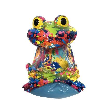 China China Resin Crafts Camouflage Souvenir Art Sculpture Action Garden Accessories Color Frog Squirrel Statue Craft Sculpture Giraffe for sale