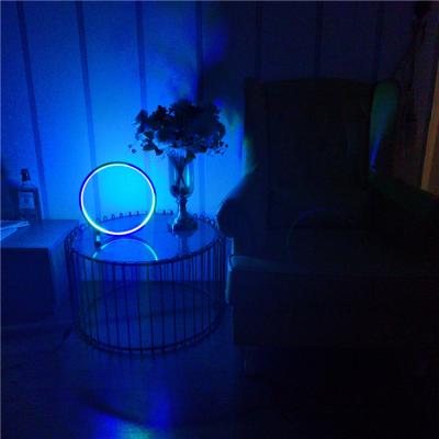 China Manufacturer Wholesale Indoor Decoration Modern Design Eco-Friendly Wire Control RGB Ring Table Lamp Te koop