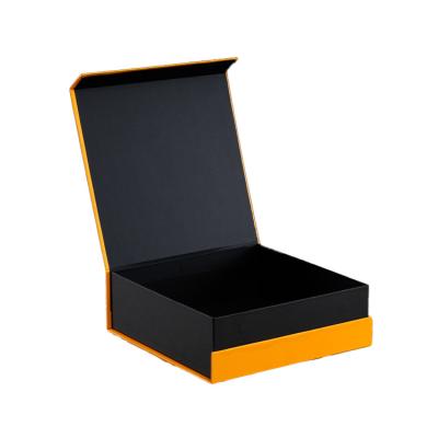 China Recyclable Custom Logo Cardboard Mailer Mailer Gift Boxes With Magnetic Lid for sale