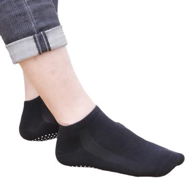 China Athletic Yoga Socks Sweat Absorbent Breathable Indoor Trampoline Socks For Men for sale