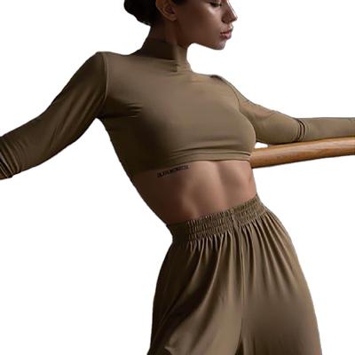 China Breathable Leisure Jogging Suit Sports Two Piece Solid Stylish Women Cropped Pants Suit for sale