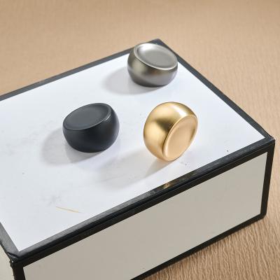 China AKADA Modern Modern Bedroom Handle Kitchen Pulls Cabinet Black Gold Drawer Knobs For Furniture for sale