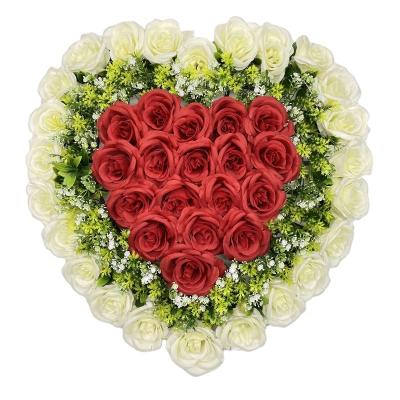 China Wholesale TX0003-3 Prickly Combination Red and White Roses Christmas Wedding Party Christmas Flower Heart Garlands Eco-friendly Large for sale