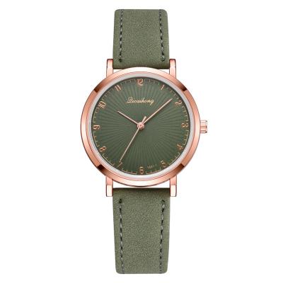 Chine Montre de bande de cuir de quartz de boîtier de montre d'alliage de la femme WJ-8411 à vendre